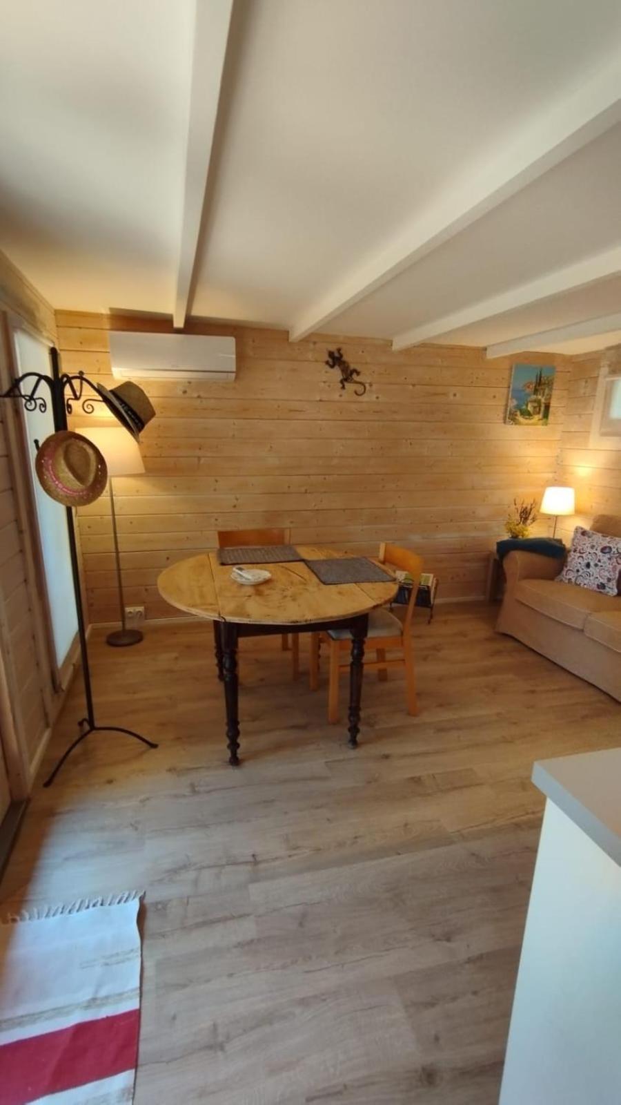 La Bergerie Des Colles Bed & Breakfast Entrecasteaux Bagian luar foto