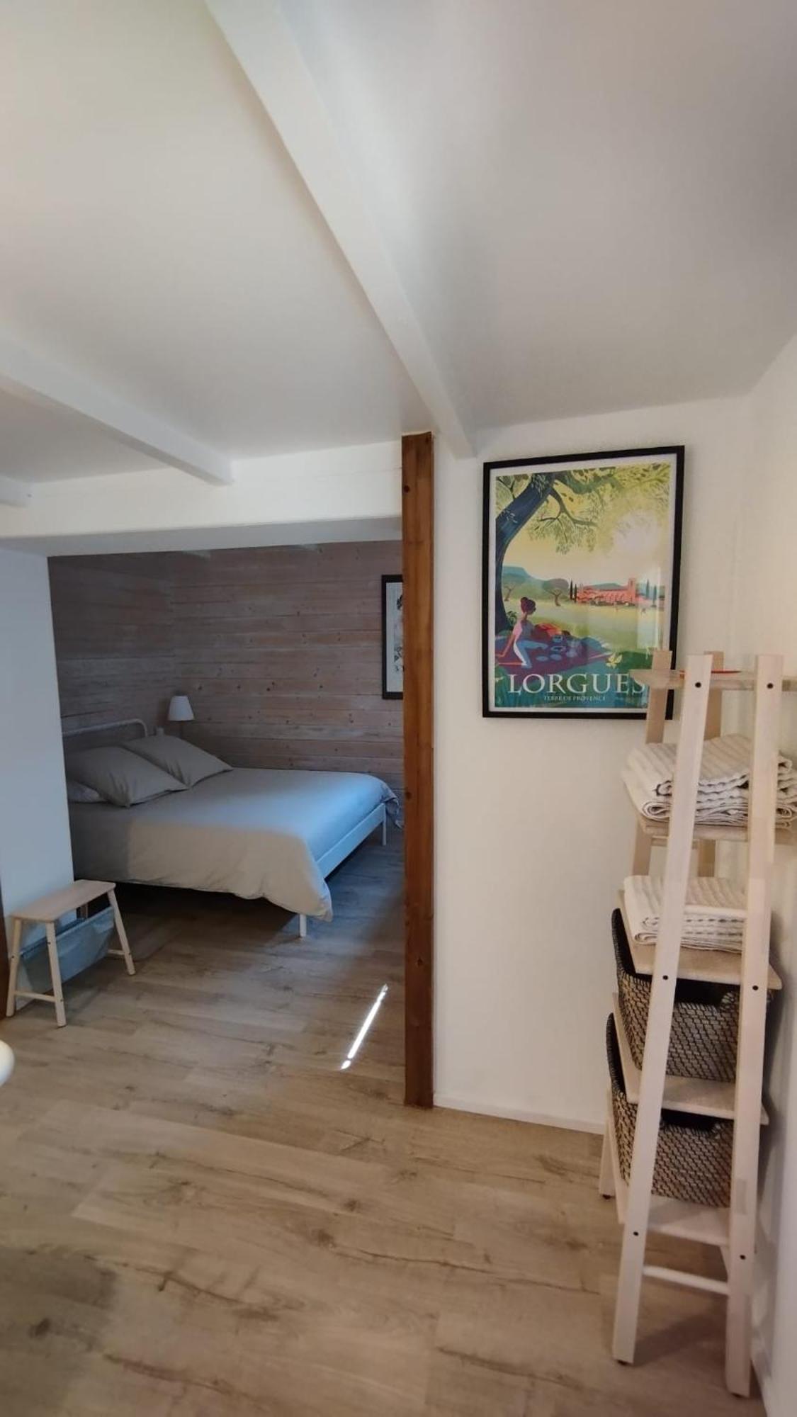 La Bergerie Des Colles Bed & Breakfast Entrecasteaux Bagian luar foto